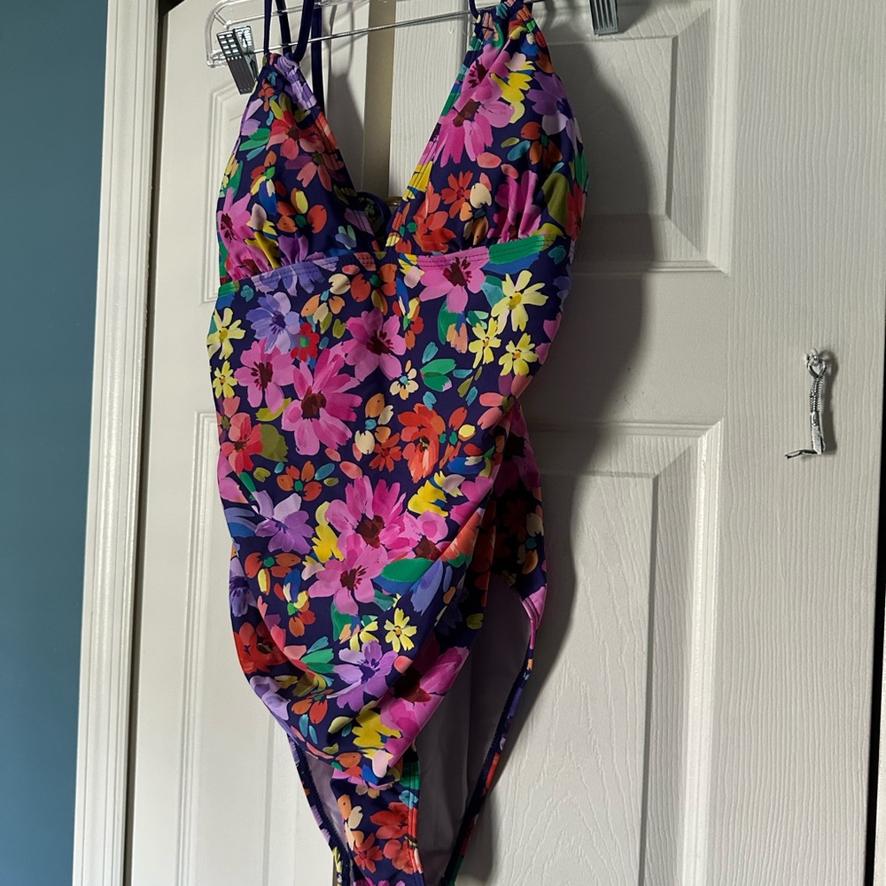 Nwt Cupshe waist slimming bathing suit